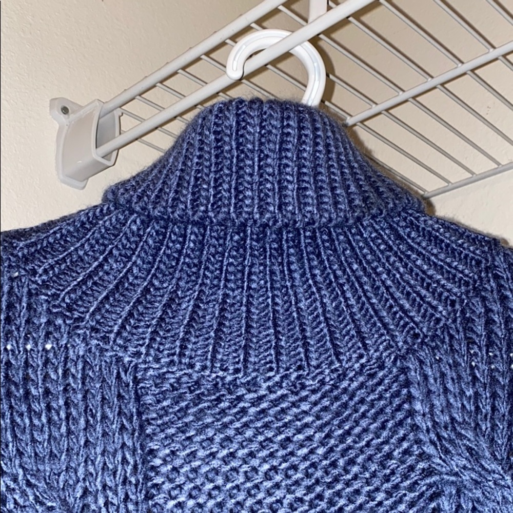 Turtle neck sweater - Picture 2 of 2